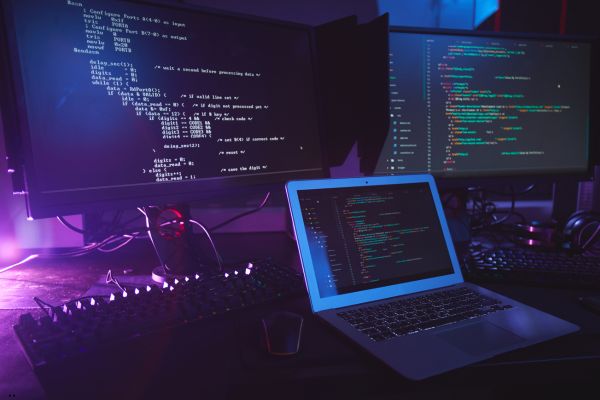 Czym jest konteneryzacja w programowaniu?