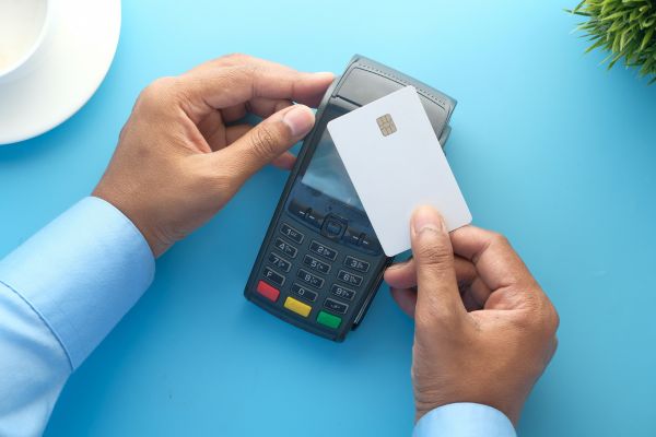Co to jest przetwarzanie płatności bezgotówkowej
