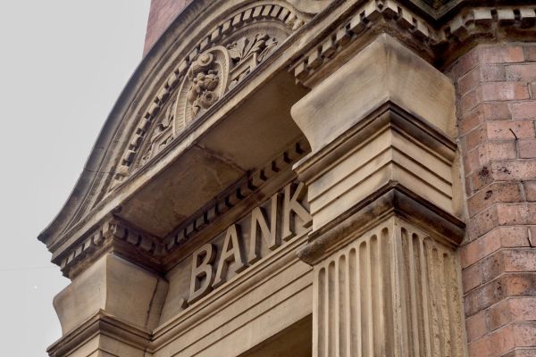 Co to jest bank emitent?