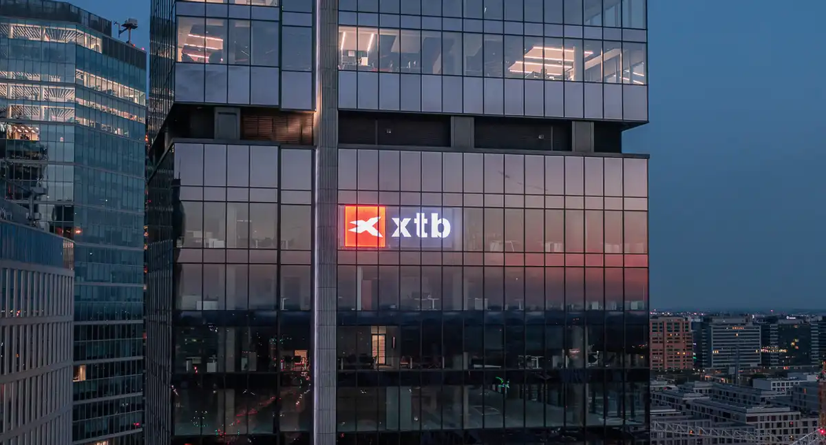 XTB udostępnia kartę wielowalutową bez prowizji za wymianę walut